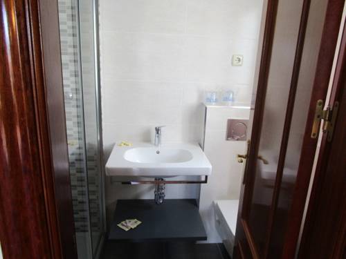 Imagen de la habitación del Hostal La Colonia. Foto 11