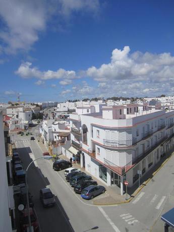 Imagen de los exteriores del Hostal La Conile&ntilde;a. Foto 8