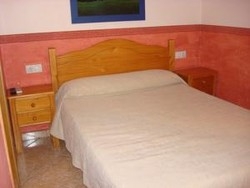 Imagen de la habitación del Hostal La Corte, Castell&oacute;n de la Plana. Foto 5