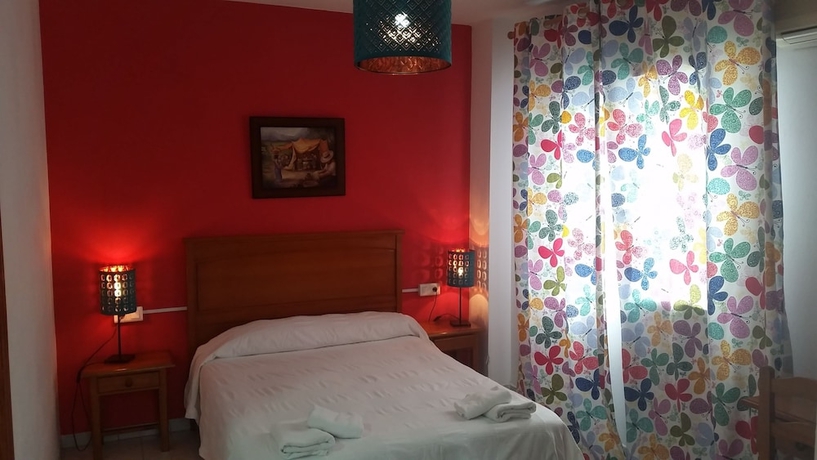 Imagen de la habitación del Hostal La Ermita, Nerja. Foto 4