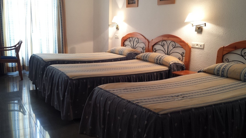 Imagen de la habitación del Hostal La Ermita, Nerja. Foto 5