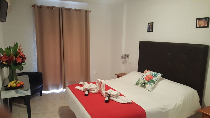 Imagen de la habitación del Hostal La Ermita, Nerja. Foto 12