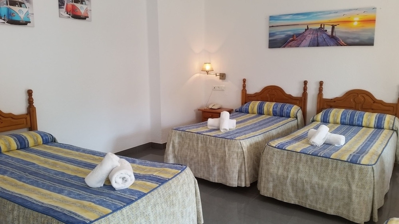 Imagen de la habitación del Hostal La Ermita, Nerja. Foto 16