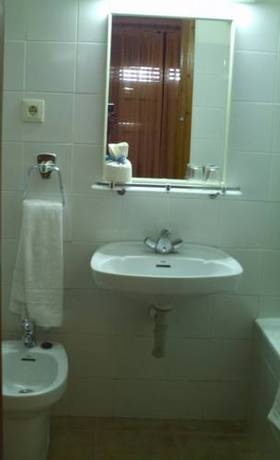 Imagen de la habitación del Hostal La Estacion, Puigcerdá. Foto 12