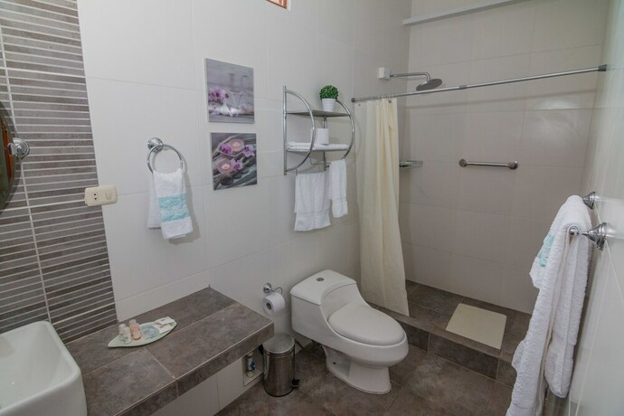 Imagen de la habitación del Hostal La Floresta Tarapoto. Foto 17