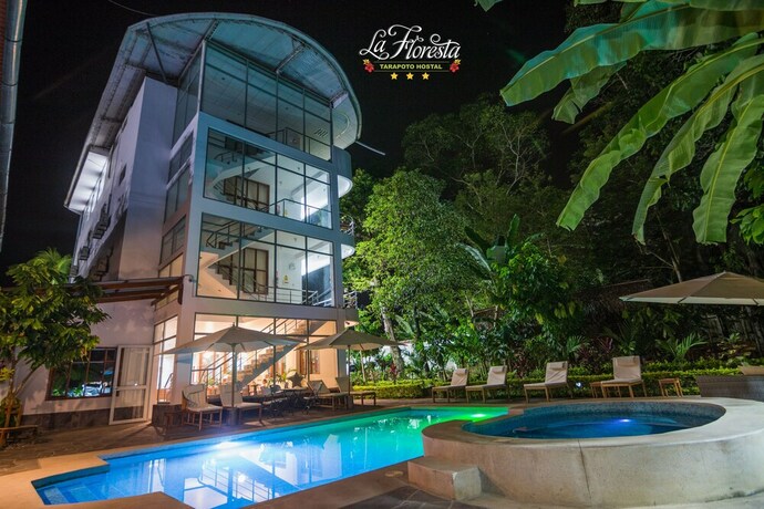 Imagen de la piscina del Hostal La Floresta Tarapoto. Foto 27