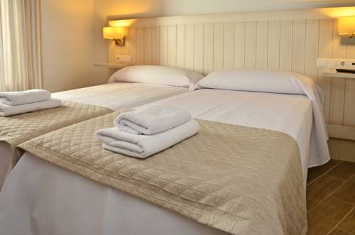 Imagen de la habitación del Hostal La Fonda, Conil de la Frontera. Foto 10