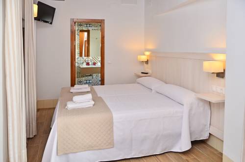 Imagen de la habitación del Hostal La Fonda, Conil de la Frontera. Foto 16