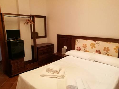 Imagen de la habitación del Hostal La Fonda del Rocío. Foto 6