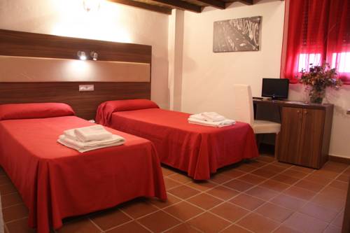 Imagen de la habitación del Hostal La Fonda del Rocío. Foto 11