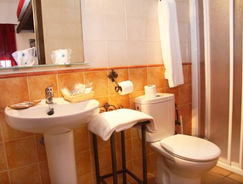 Imagen de la habitación del Hostal La Fonda del Rocío. Foto 17