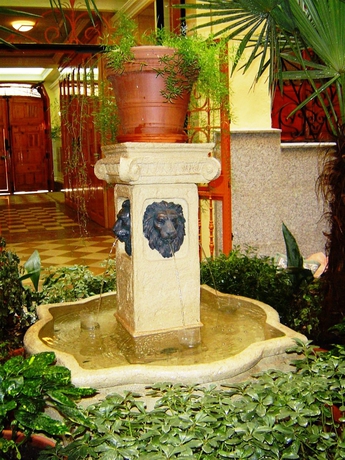 Imagen general del Hostal La Fontana, Gran V&iacute;a. Foto 1