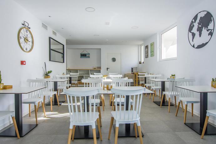 Imagen del bar/restaurante del Hostal La Isla, Carboneras. Foto 7