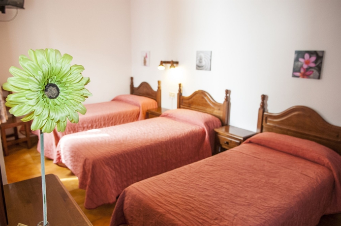 Imagen de la habitación del Hostal La Isla, Mahon. Foto 3