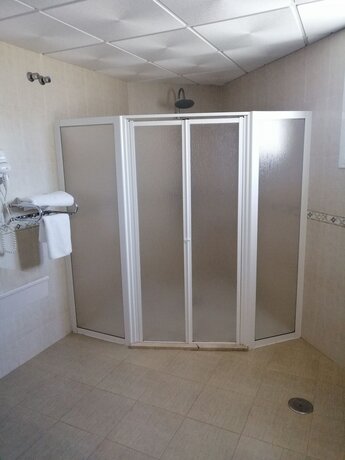 Imagen general del Hostal La Isla, Montijo. Foto 7