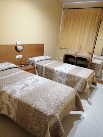 Imagen general del Hostal La Isla, Montijo. Foto 12