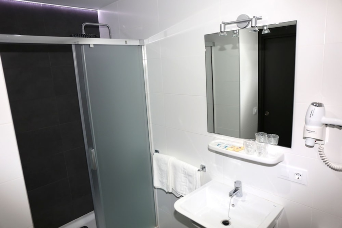 Imagen de la habitación del Hostal La Janda. Foto 9