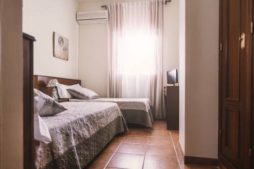 Imagen de la habitación del Hostal La Laguna, Villanueva del Rey. Foto 4