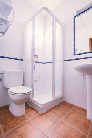 Imagen de la habitación del Hostal La Laguna, Villanueva del Rey. Foto 6