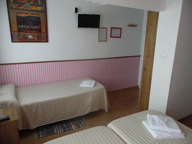 Imagen de la habitación del Hostal La Lluna. Foto 2
