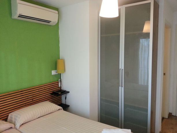 Imagen de la habitación del Hostal La Lluna. Foto 5