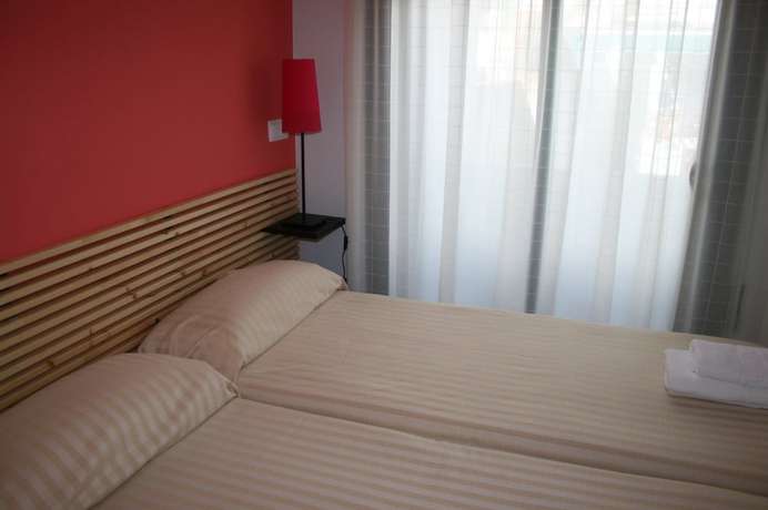 Imagen de la habitación del Hostal La Lluna. Foto 10