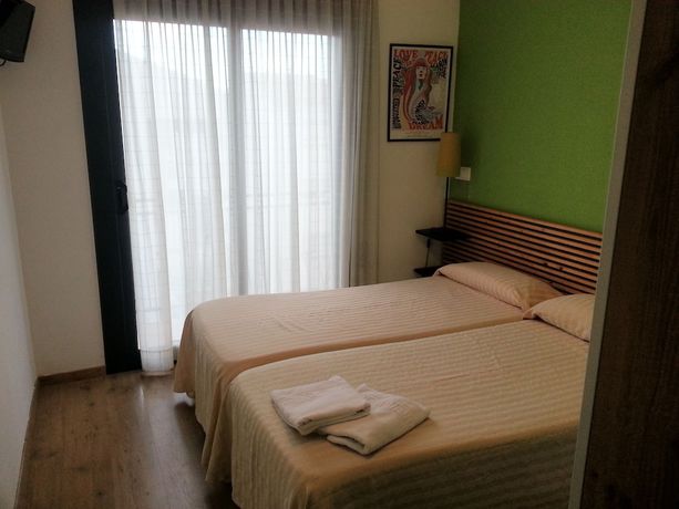 Imagen de la habitación del Hostal La Lluna. Foto 11