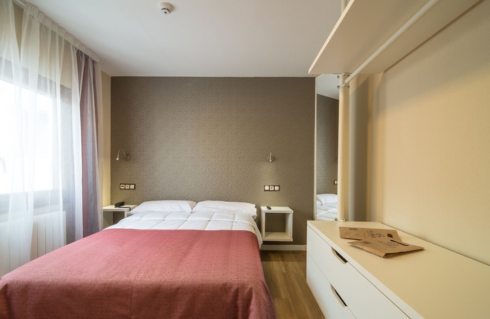 Imagen de la habitación del Hostal La Lonja. Foto 8