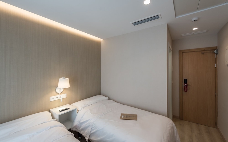 Imagen de la habitación del Hostal La Lonja. Foto 11