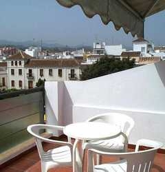 Imagen de los exteriores del Hostal La Malagueña by Croma. Foto 3