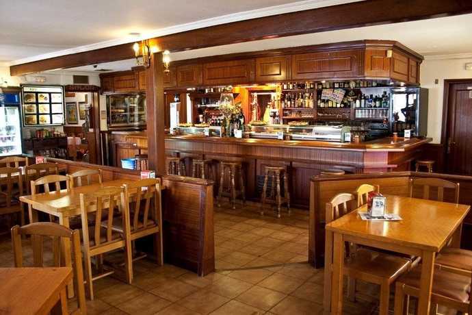 Imagen del bar/restaurante del Hostal La Maya. Foto 2