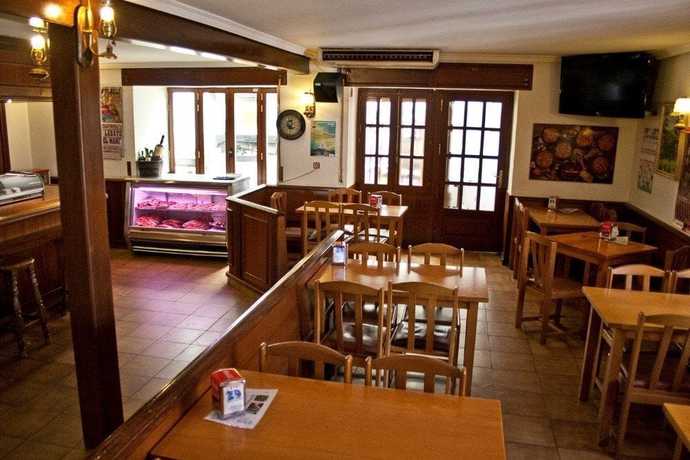 Imagen del bar/restaurante del Hostal La Maya. Foto 3