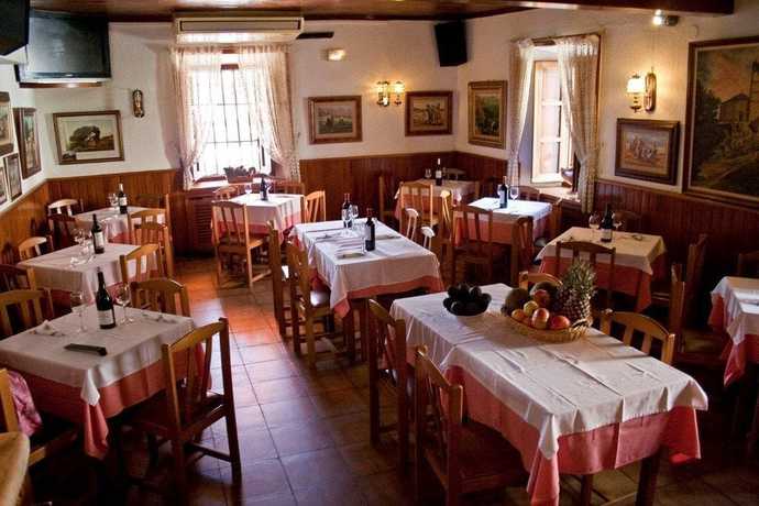 Imagen del bar/restaurante del Hostal La Maya. Foto 6