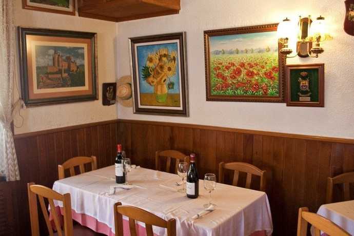 Imagen del bar/restaurante del Hostal La Maya. Foto 7