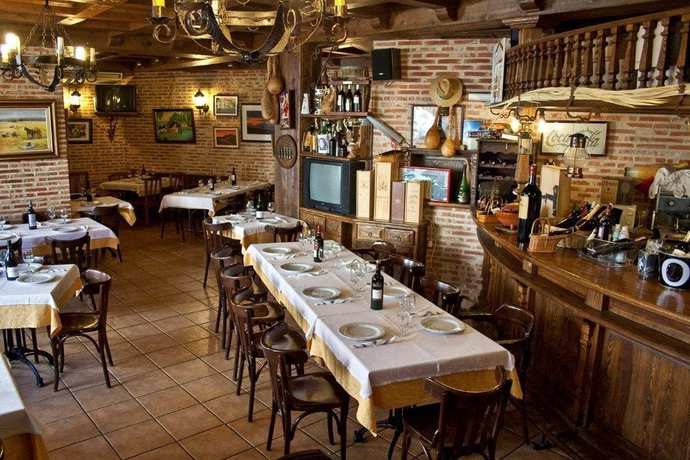 Imagen del bar/restaurante del Hostal La Maya. Foto 8