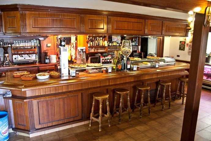 Imagen del bar/restaurante del Hostal La Maya. Foto 9