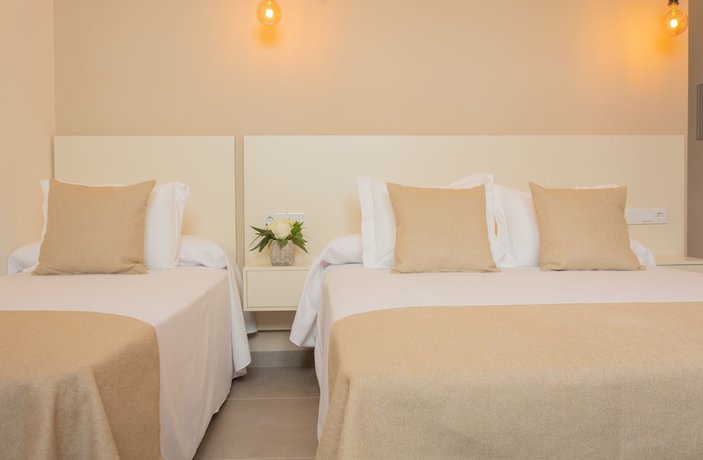 Imagen de la habitación del Hostal La Mina, Conil de la Frontera. Foto 9