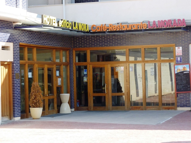 Imagen de los exteriores del Hostal La Morada, LA CIST&Eacute;RNIGA. Foto 15