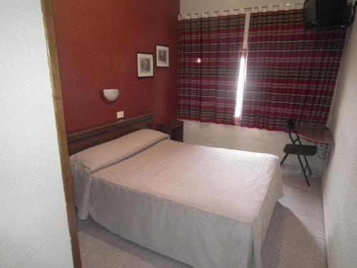 Imagen de la habitación del Hostal La Muralla, Morella. Foto 2