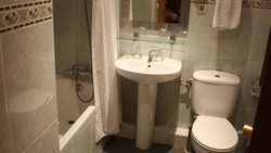 Imagen de la habitación del Hostal La Nava, Barrio de Salamanca. Foto 2