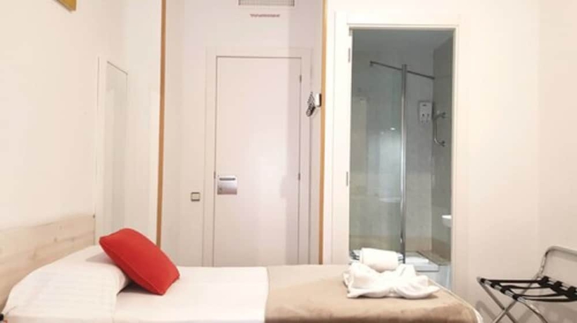 Imagen de la habitación del Hostal La Palmera, Las Ramblas. Foto 4