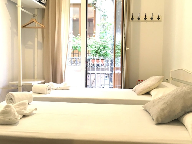 Imagen de la habitación del Hostal La Palmera, Las Ramblas. Foto 6