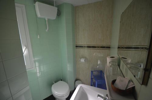 Imagen de la habitación del Hostal La Palmera, Torremolinos. Foto 4