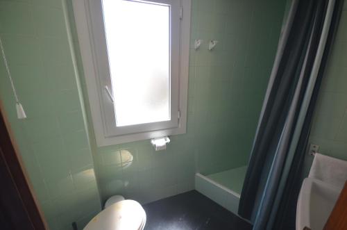 Imagen de la habitación del Hostal La Palmera, Torremolinos. Foto 5