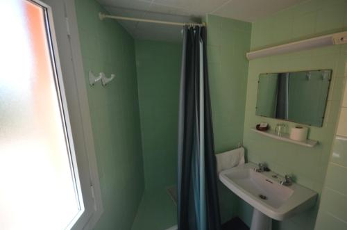 Imagen de la habitación del Hostal La Palmera, Torremolinos. Foto 8