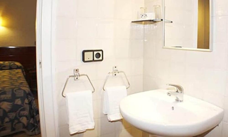 Imagen de la habitación del Hostal La Parrilla, Tudela. Foto 10