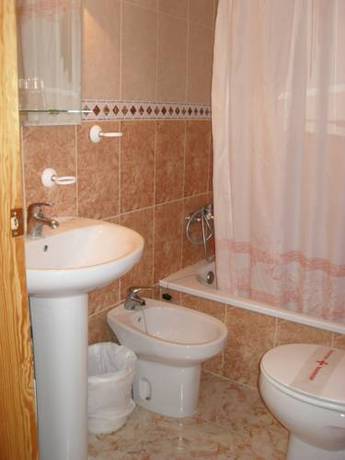 Imagen de la habitación del Hostal La Paz, Ossa de Montiel. Foto 7