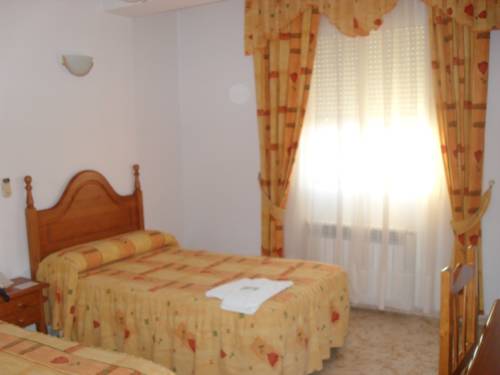 Imagen de la habitación del Hostal La Paz, Ossa de Montiel. Foto 8