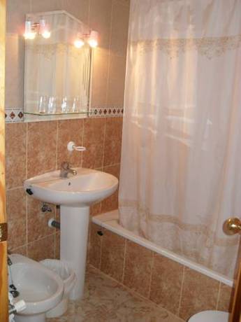 Imagen de la habitación del Hostal La Paz, Ossa de Montiel. Foto 15