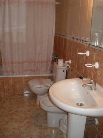 Imagen de la habitación del Hostal La Paz, Ossa de Montiel. Foto 16